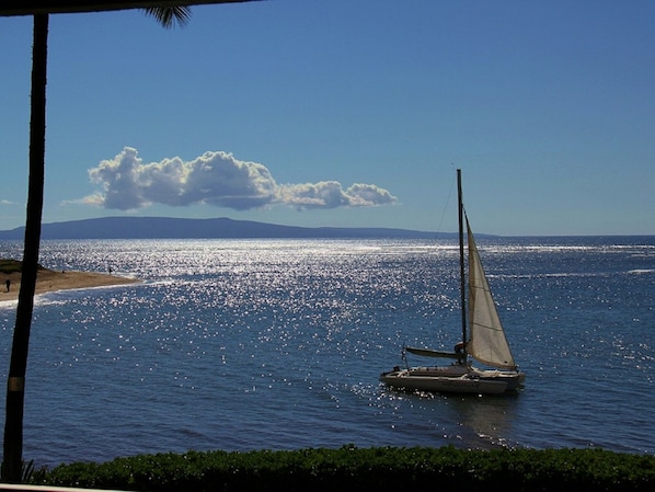 Beautiful 3-island and Ocean View from your Lanai