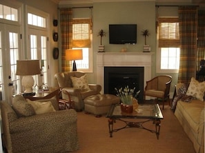 Living Room w/Fireplace, Flatscreen and Doors To Porch