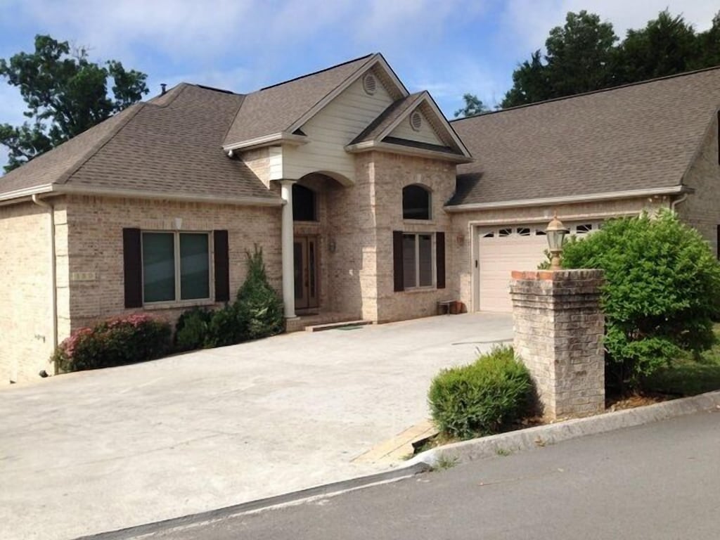 8 Bedroom, 5 Bath Custom TN Home at Norris Lake on Woodlake Golf Course
