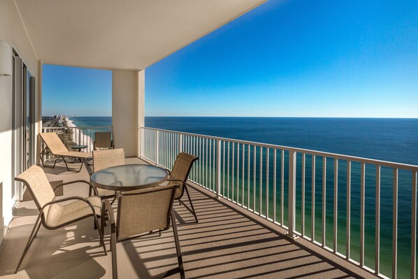 Spacious balcony with amazing views!