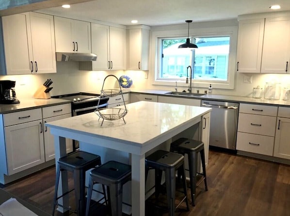 Spacious Kitchen to Hangout with Family and Friends!