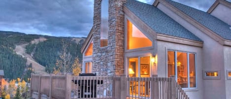 Eagle's Nest (sleeps 20-24 in the Keystone Ski Area)