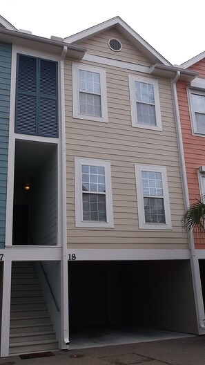 Unit front