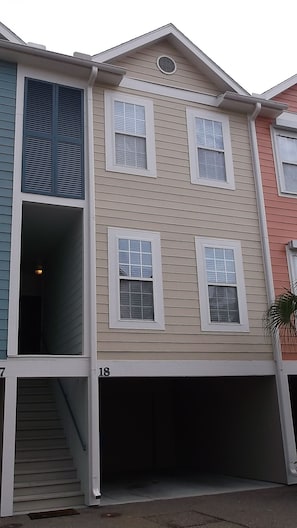 Unit front