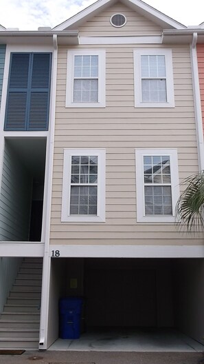 Unit front