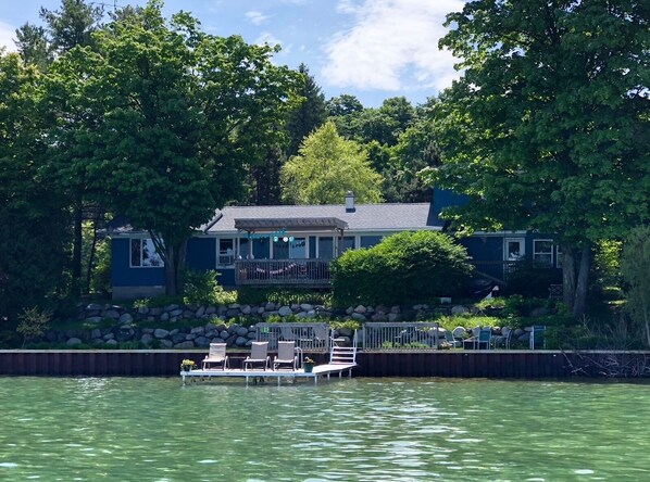 The Stone Terrace Beach Cottage right on Suttons Bay - doesn't get any closer!!