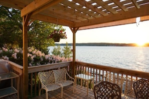 Upper deck, with pergola.