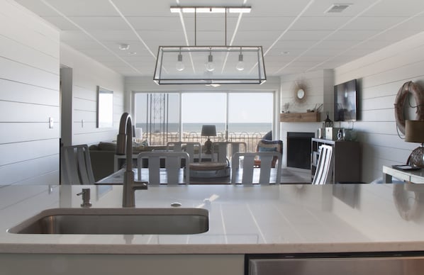 Kitchen, Dining Area and Living Room all enjoy views of beautiful Diamond Beach.