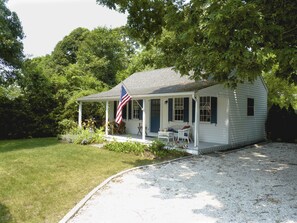 Hideaway Cottage with parking