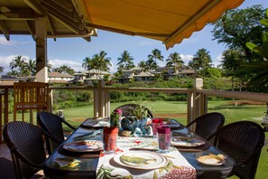 Eating area off kitchen lanai