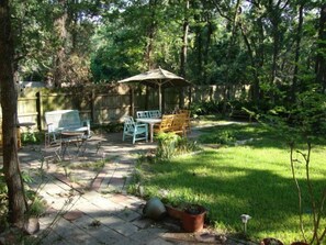 Tropical relaxing backyard