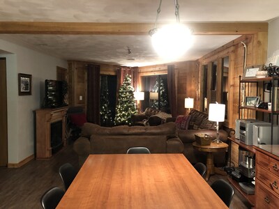 Ski -In/Ski-Out- Cozy 3 Bedroom No Stairs (1 Night Rentals Ok)