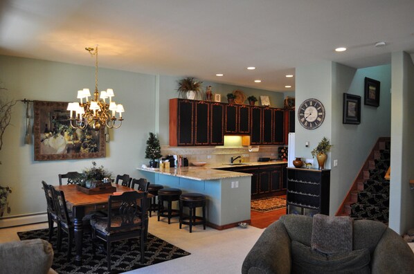 Main Floor - Open floor plan 