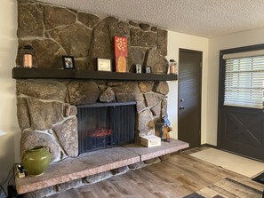 Electric fireplace