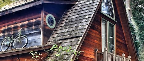 Treehouse with my art studio below.
Photo credit: Janet England