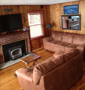 Living Room ~ Wood Burning Fireplace ~ 42"Flat Screen ~ DVD ~ Surround Sound

