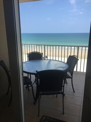 Balcony with table/chairs.