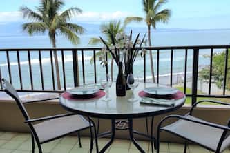 GREAT LOCATION, SPACIOUS DIRECT OCEANFRONT 2 BEDROOM CONDO