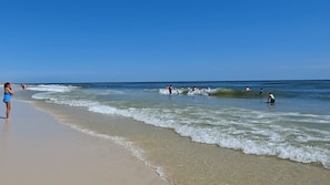 Perdido Sun Resort Beachfront Fun (2)