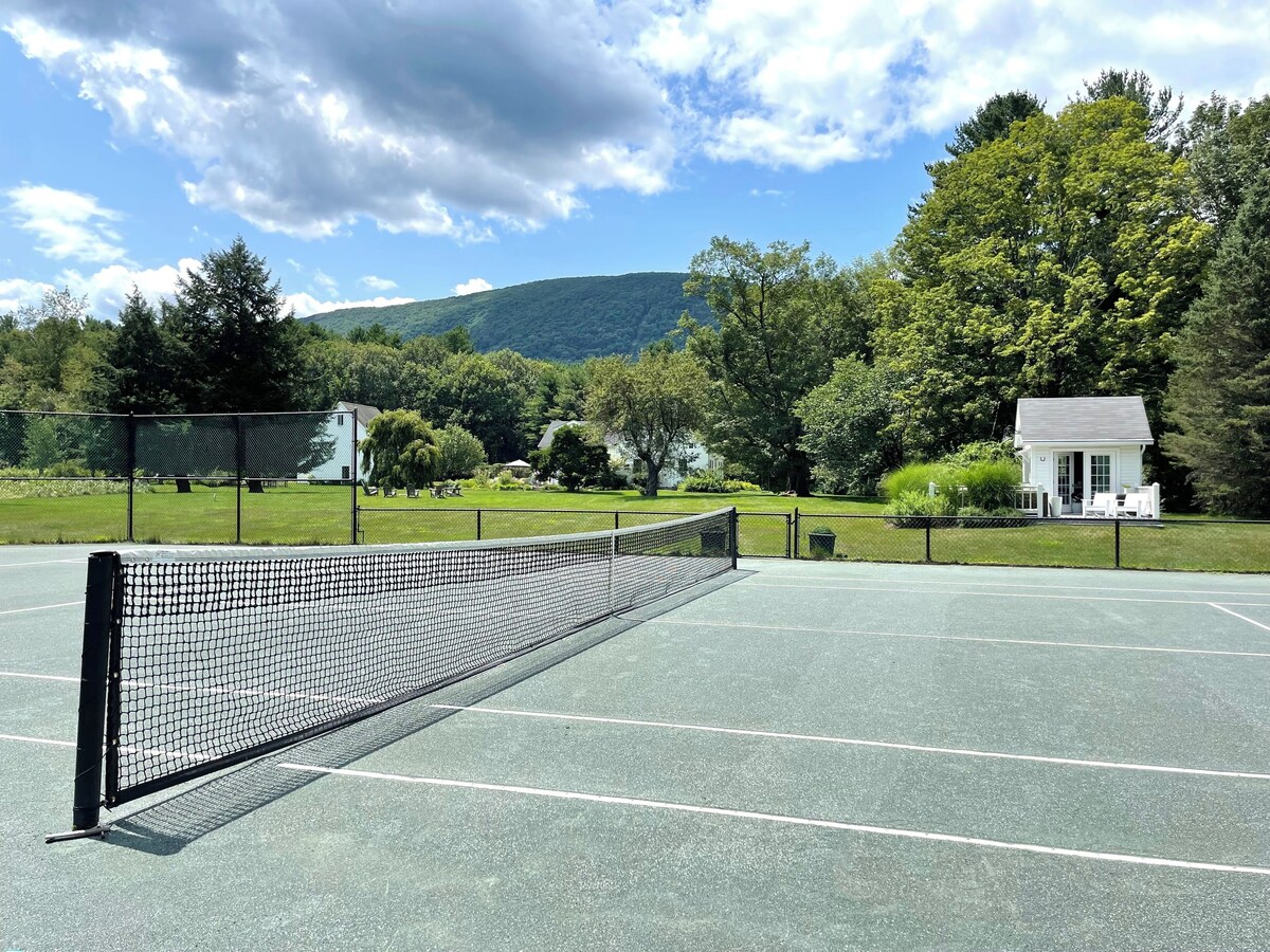 Spectacular 88-acre Berkshires Retreat w/ Tennis Court – Family Friendly