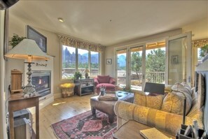 Great Room with Skyline Vistas, Flatscreen TV and Fireplace