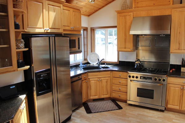 Spacious, gourmet kitchen