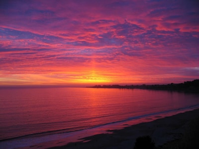 Panoramic Ocean Views From Penthouse Studio Flat Above 100' Cliff!