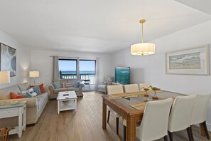 22-Shoreline-Villas-7-Dining