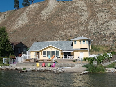 80ft of private beach, lakefront with mountain views right on Skaha Lake!
