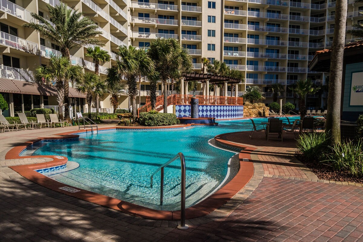 Gorgeous gulf front condo, overlooking sugar white sandy beaches of the Gulf