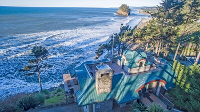 6 BDRM OCEAN FRONT WITH AMAZING VIEWS, HOT TUB, WIFI Sleeps 16, beach access