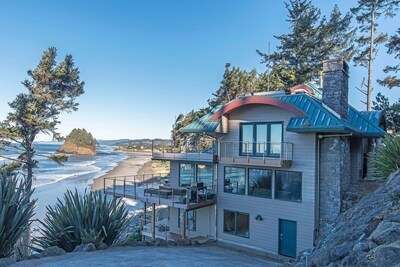 6 BDRM OCEAN FRONT WITH AMAZING VIEWS, HOT TUB, WIFI Sleeps 16, beach access