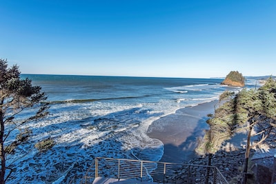 6 BDRM OCEAN FRONT WITH AMAZING VIEWS, HOT TUB, WIFI Sleeps 16, beach access