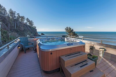 6 BDRM OCEAN FRONT WITH AMAZING VIEWS, HOT TUB, WIFI Sleeps 16, beach access