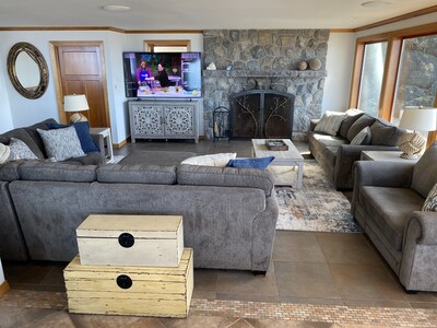 6 BDRM OCEAN FRONT WITH AMAZING VIEWS, HOT TUB, WIFI Sleeps 16, beach access