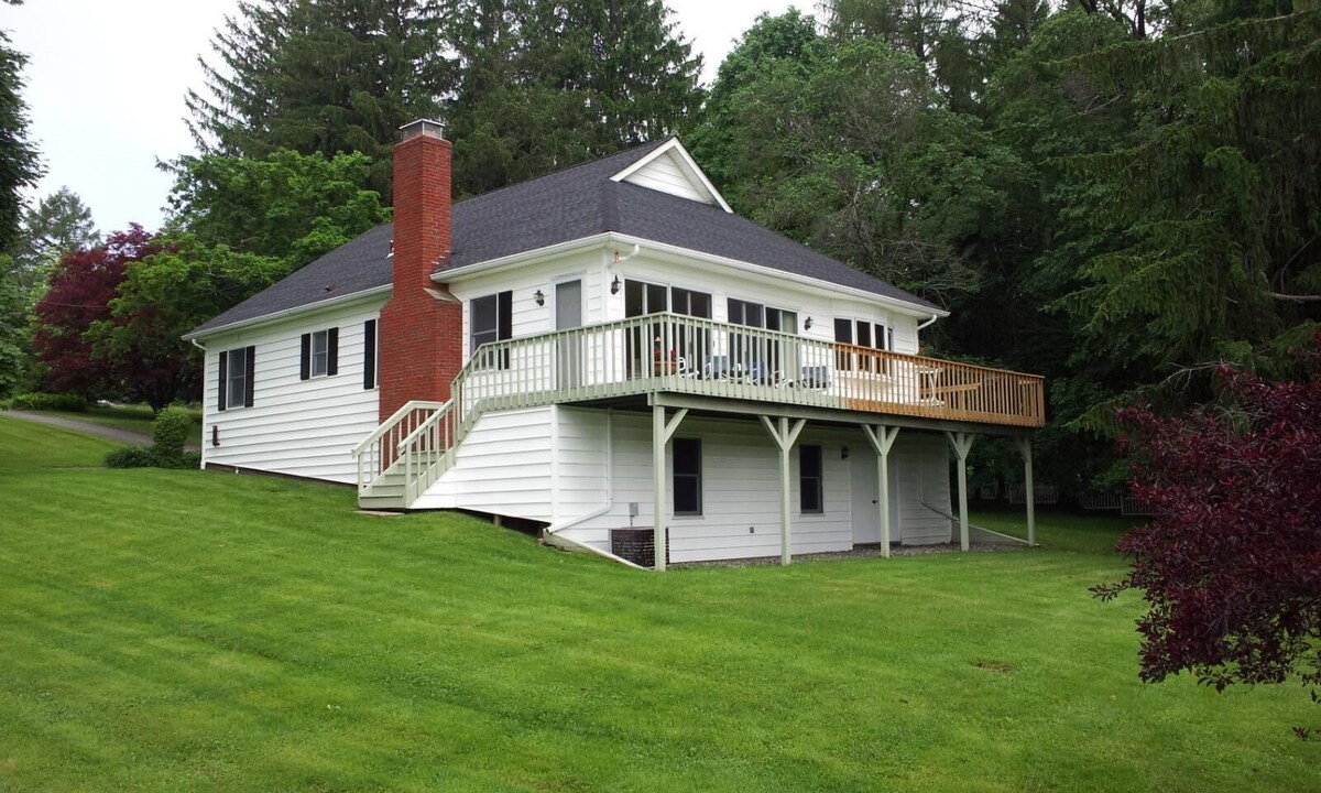 Sun Filled Direct Lakefront 3 Bedroom House On Bantam Lake