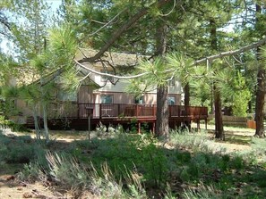 Al Tahoe Vacation Home with wrap around deck