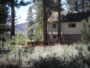 Al Tahoe Vacation Home with wrap around deck