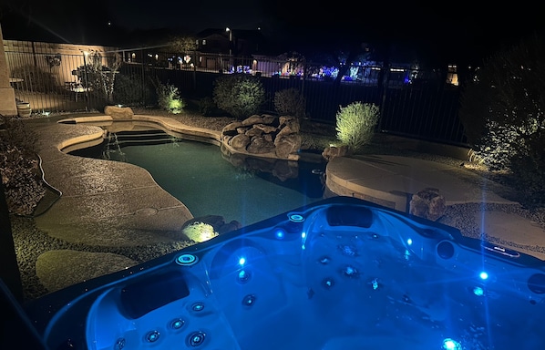 Pool or hot tub - your preference awaits!