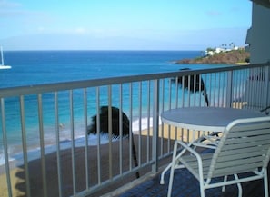 Great views of the beach, the boats, and Black Rock snorklers