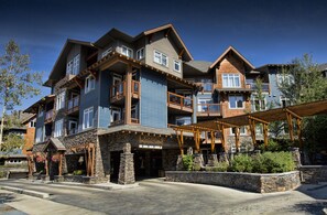 Blackstone Mountain Lodge, Canmore. A 5-10 min walk from Main Street.