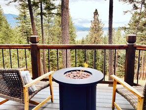 Enjoy beautiful views of the mountains and lake from the well-appointed deck!