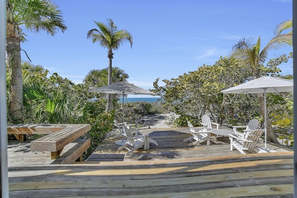 Step off the Gulf Coast deck right onto the beach!