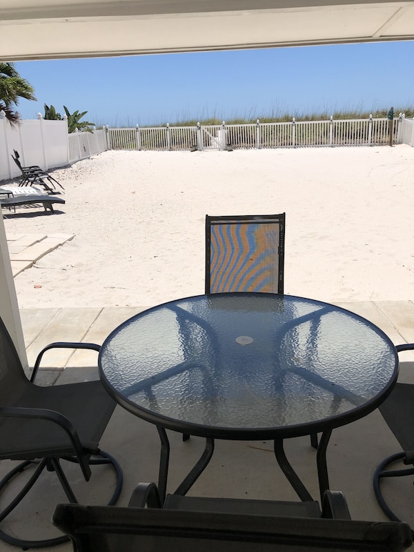 Outdoor table with 4 chairs