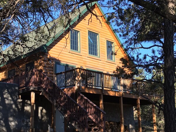 Welcome to The Lovely Log Cabin