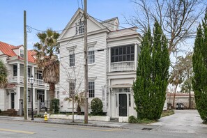 The Charleston | Southern Ease, Contemporary Flair