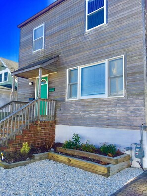 Photo of beach house from driveway curb of front of house