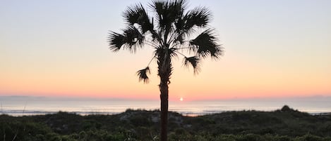 Sunrise on your private patio...aaaaaahhhhhh.