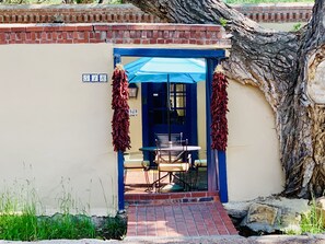 Front/street view of courtyard entrance 