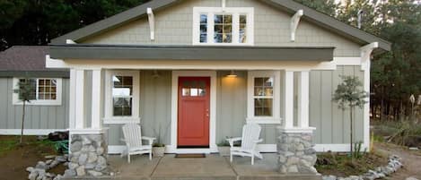 Front view of the Pine View Bungalow